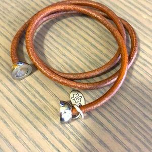 Leather bracelet with magnet